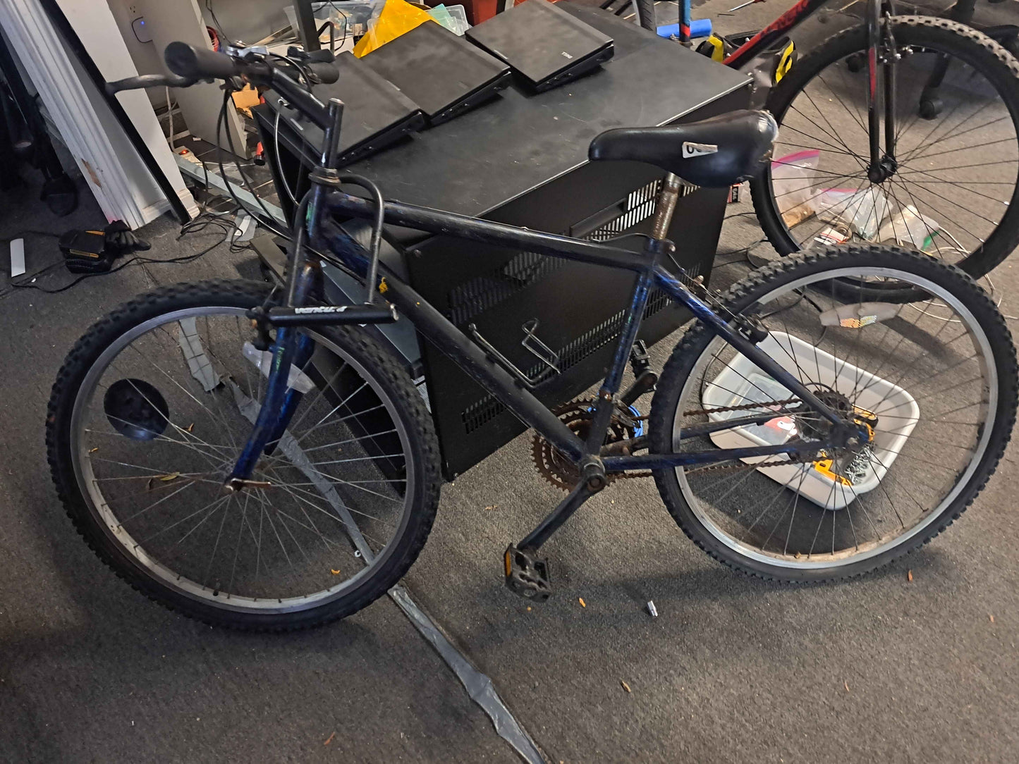 Vertex Hardtail Mountain Bike (Black/Blue Frame)