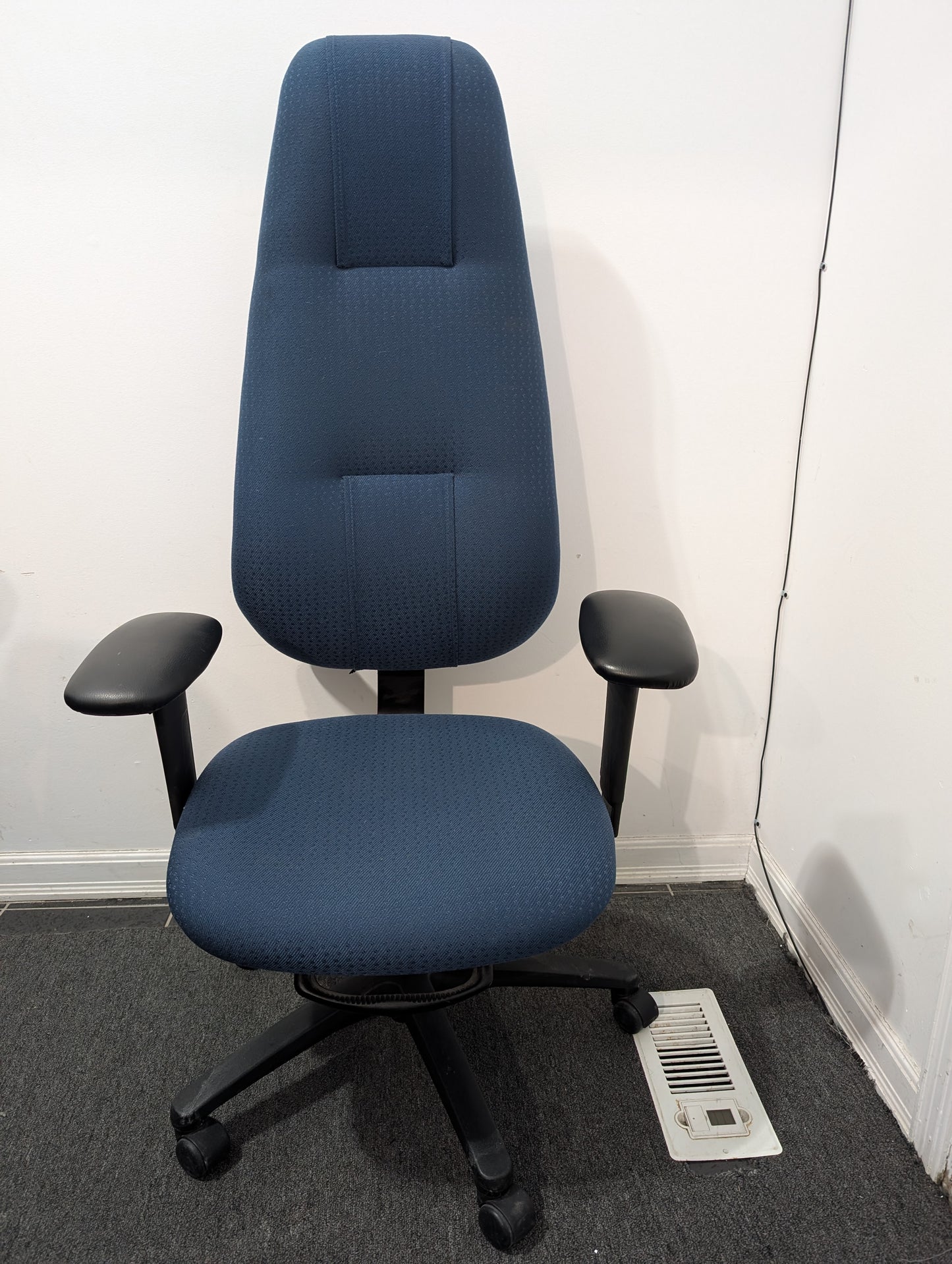 Ergonomic High-Back Office Chair – Adjustable & Comfortable for Extended Use