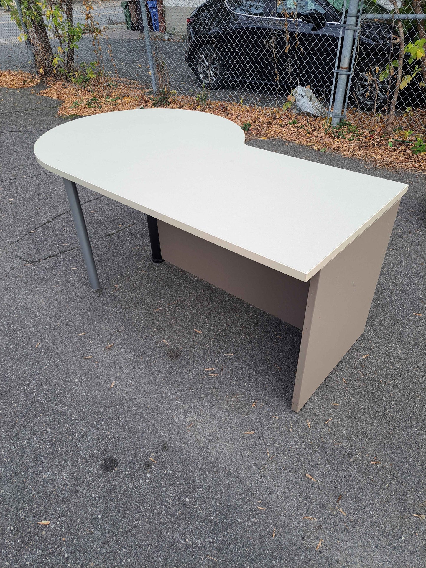 Product Description: Oval Conference Table – 70" x 40"