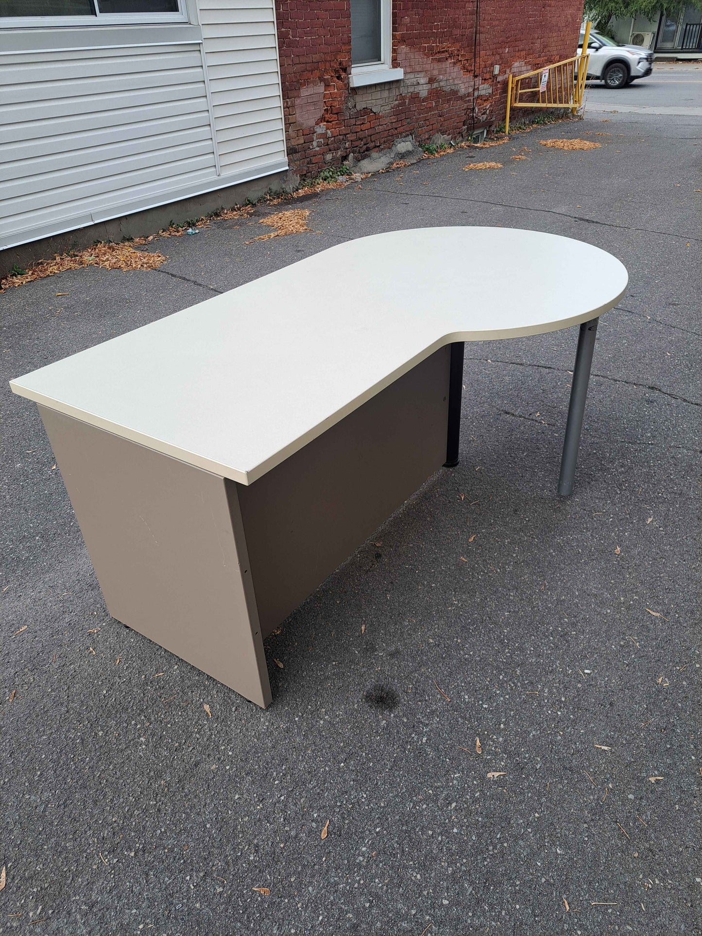 Product Description: Oval Conference Table – 70" x 40"