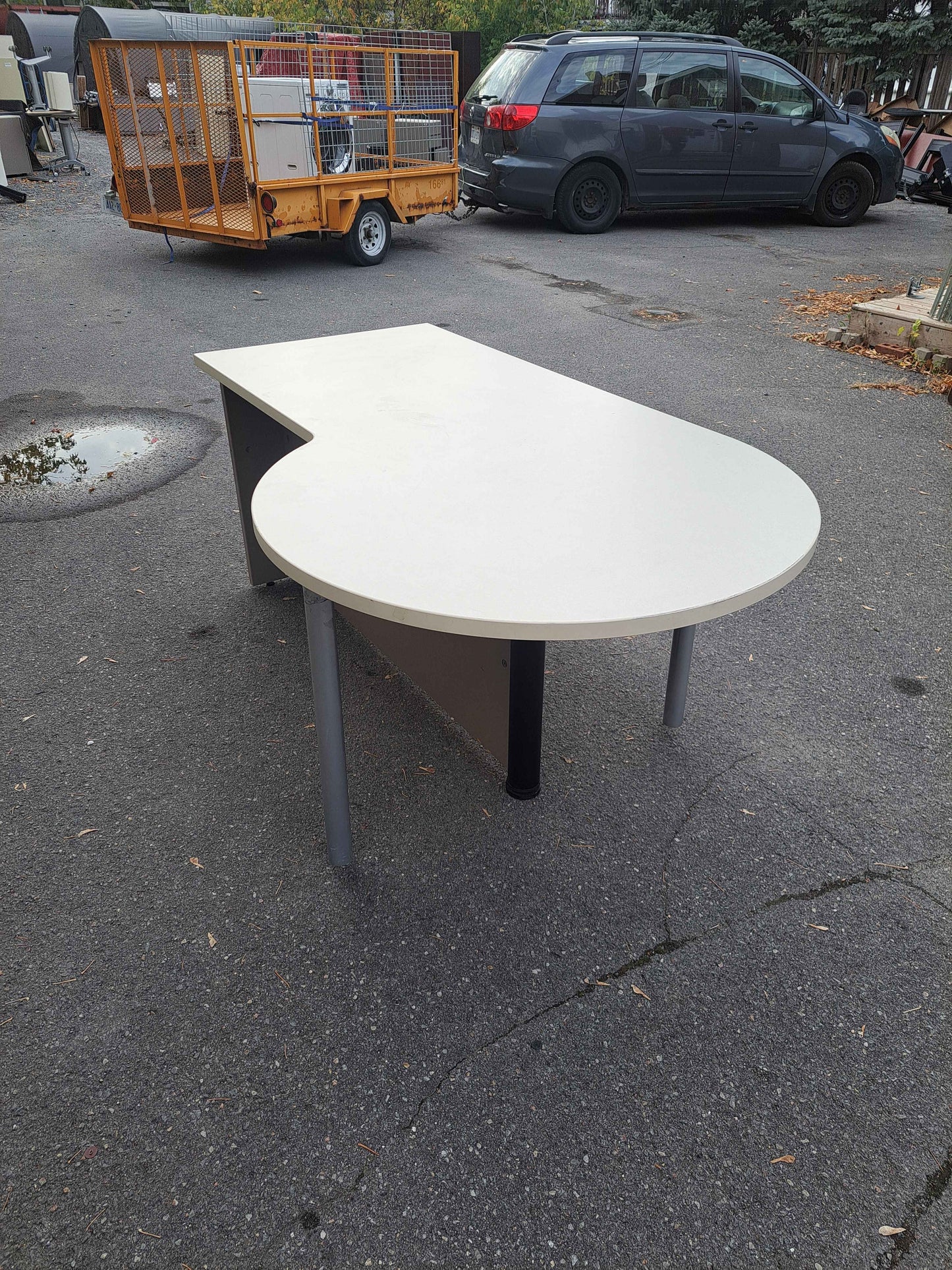 Product Description: Oval Conference Table – 70" x 40"