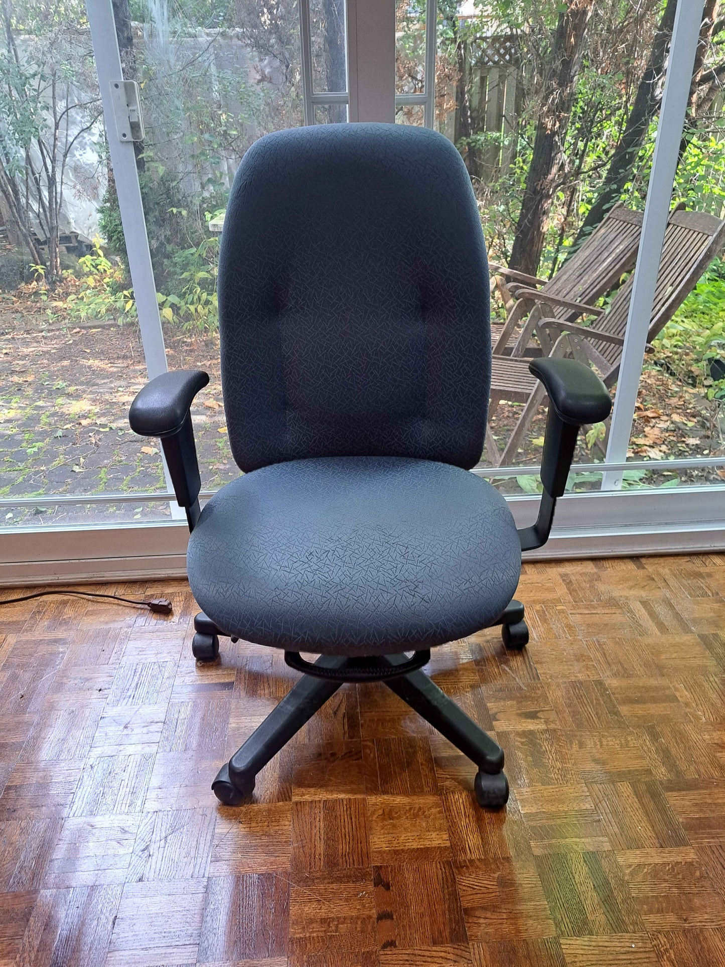 Global Upholstery High-Back Ergonomic Office Chair – Grey Patterned Fabric