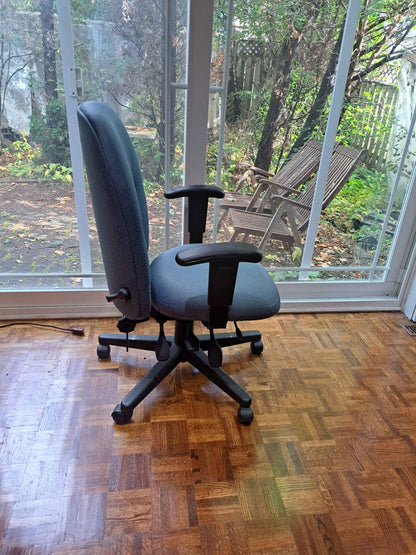 Global Upholstery High-Back Ergonomic Office Chair – Grey Patterned Fabric