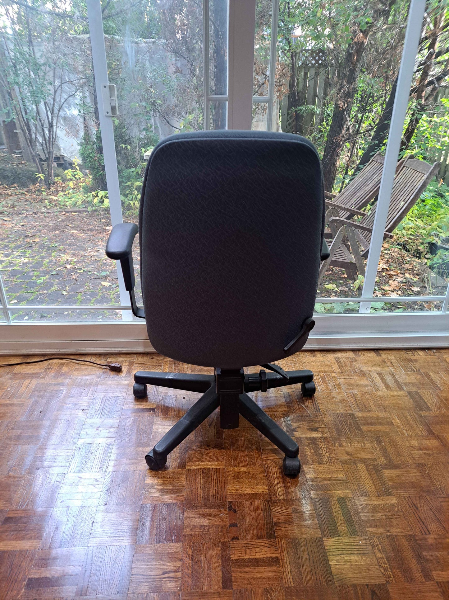 Global Upholstery High-Back Ergonomic Office Chair – Grey Patterned Fabric