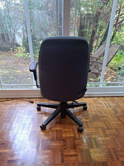 Global Upholstery High-Back Ergonomic Office Chair – Grey Patterned Fabric