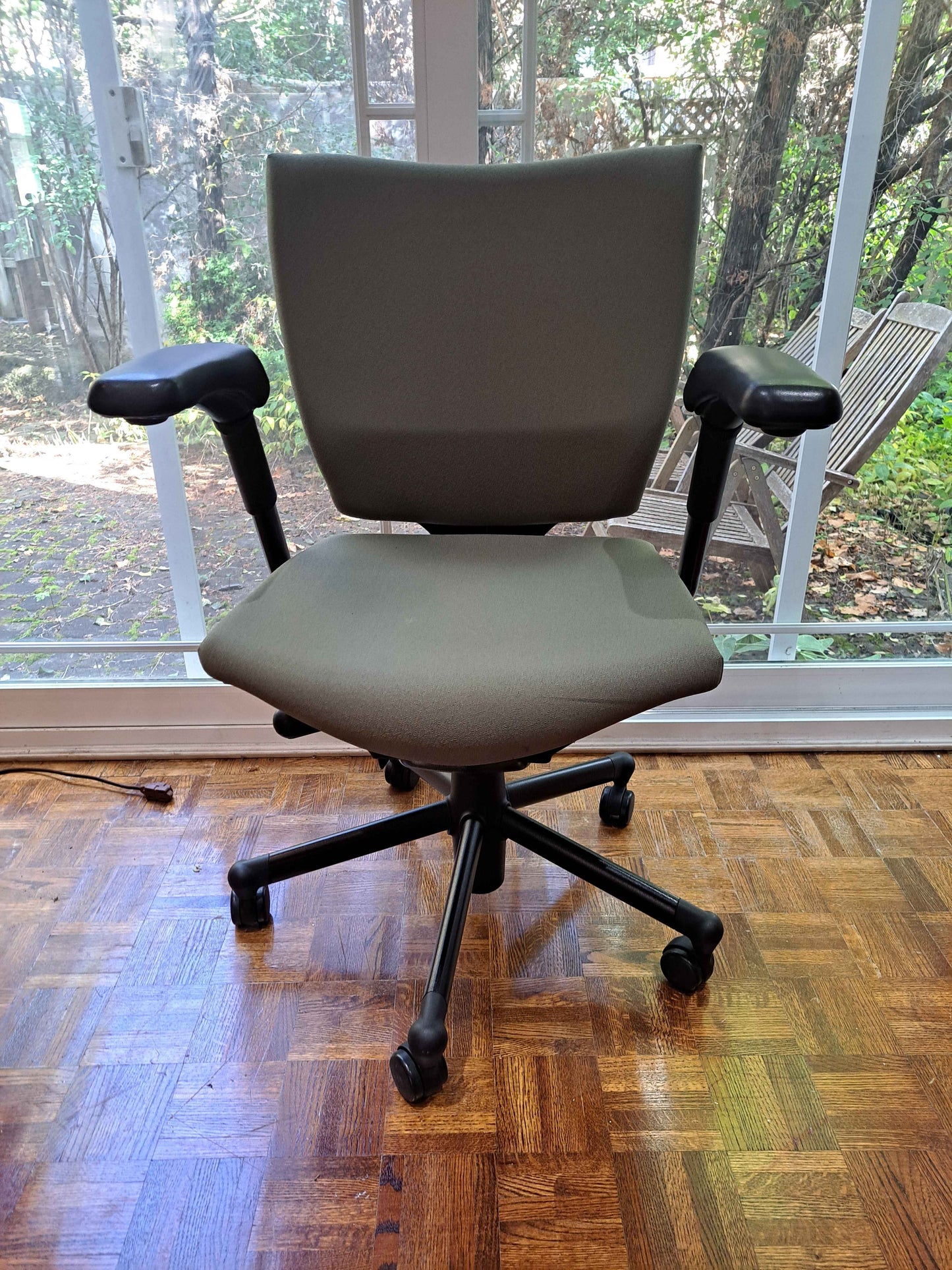 Haworth Office Chair – Ergonomic Grey Task Seating