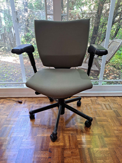 Haworth Office Chair – Ergonomic Grey Task Seating