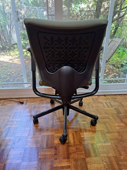 Haworth Office Chair – Ergonomic Grey Task Seating