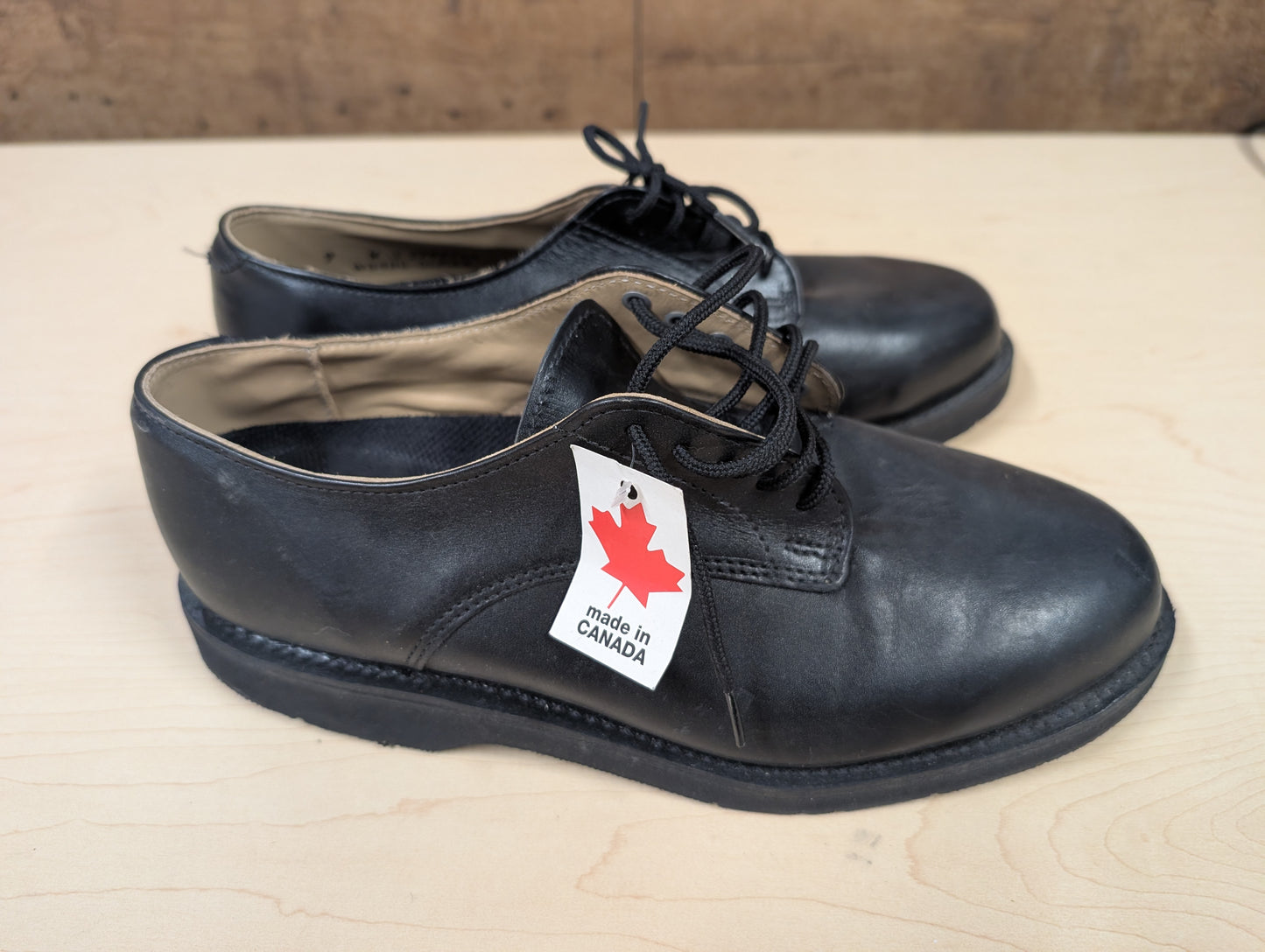 Made in Canada Men’s Black Leather Dress Shoes – Vibram Soles – Size 9W