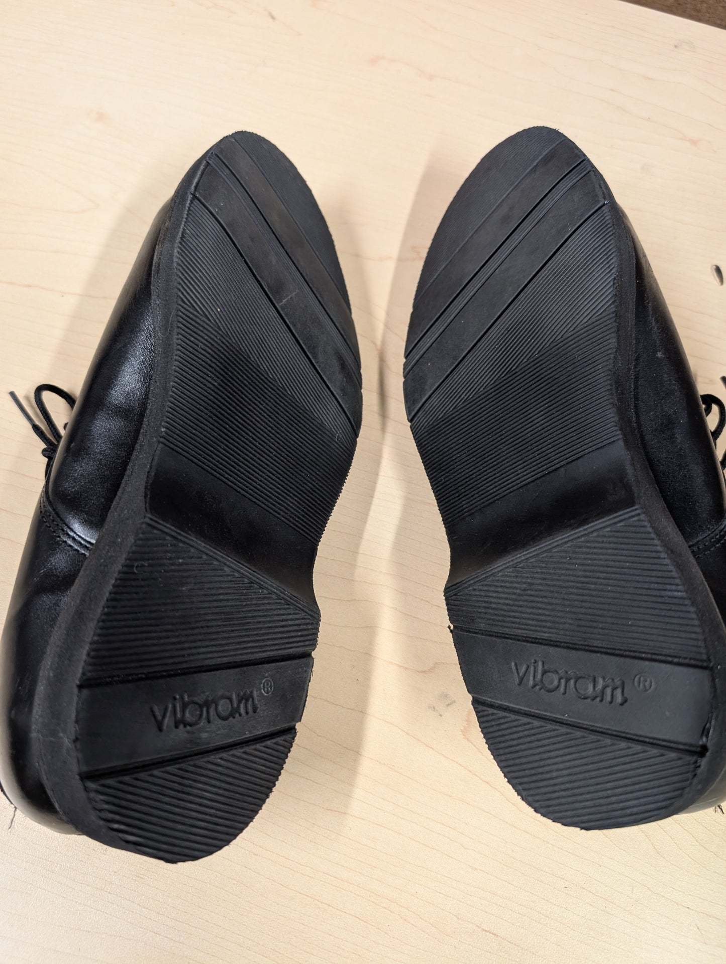 Made in Canada Men’s Black Leather Dress Shoes – Vibram Soles – Size 9W