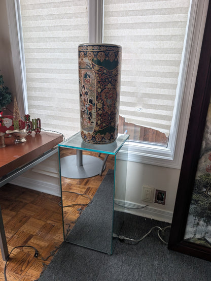 Decorative vase with mirrored display pedestal