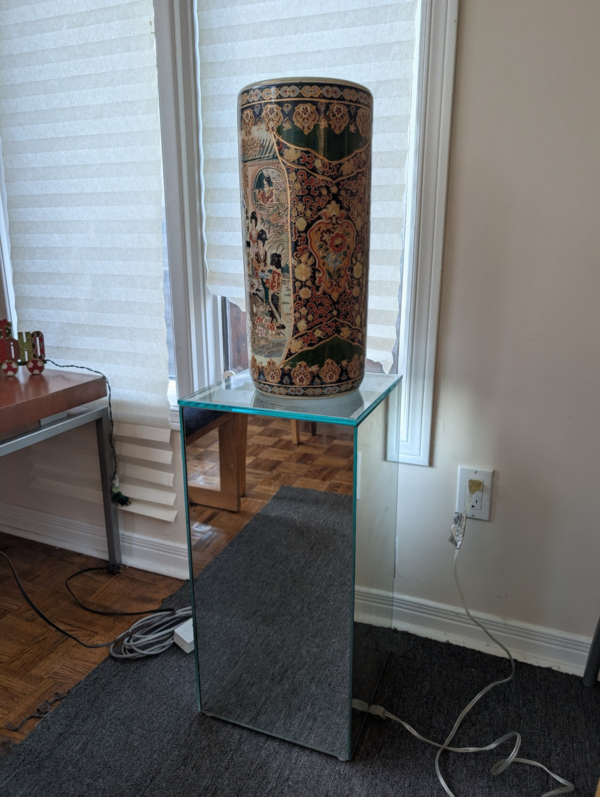 Decorative vase with mirrored display pedestal