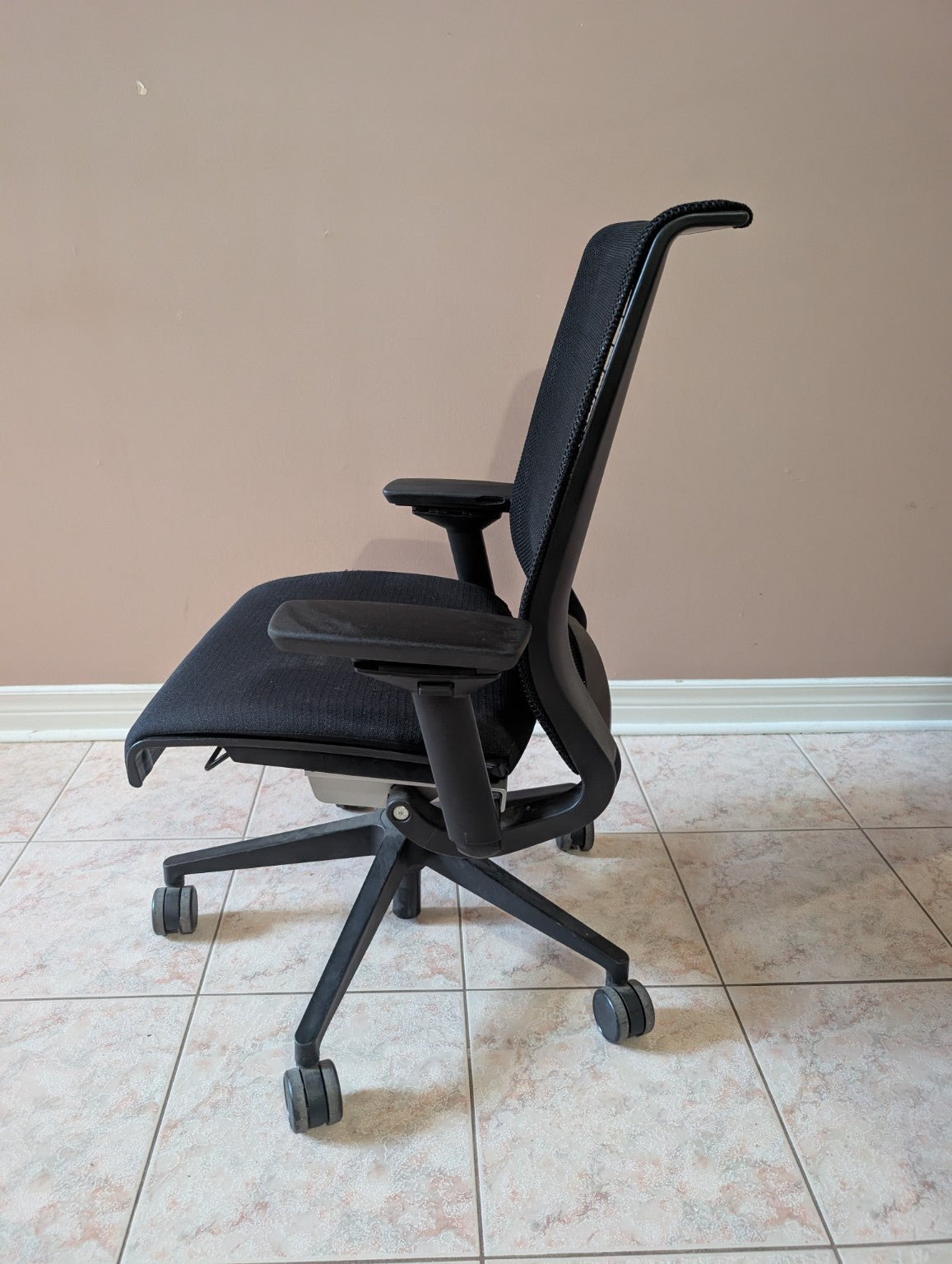 Black Steelcase Think 465 office chair, view 4