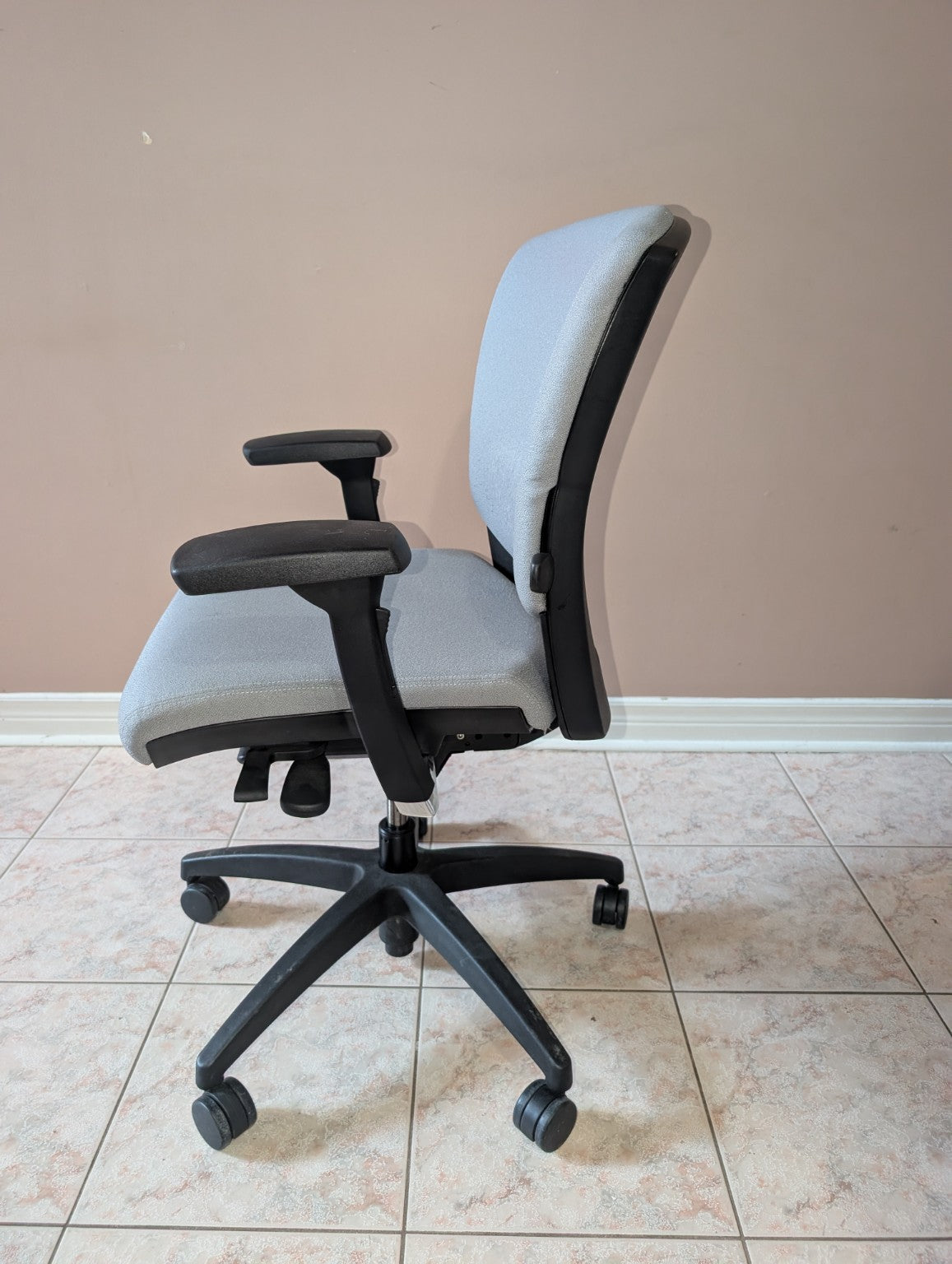 Grey Teknion Savera Synchro office chair, view 4